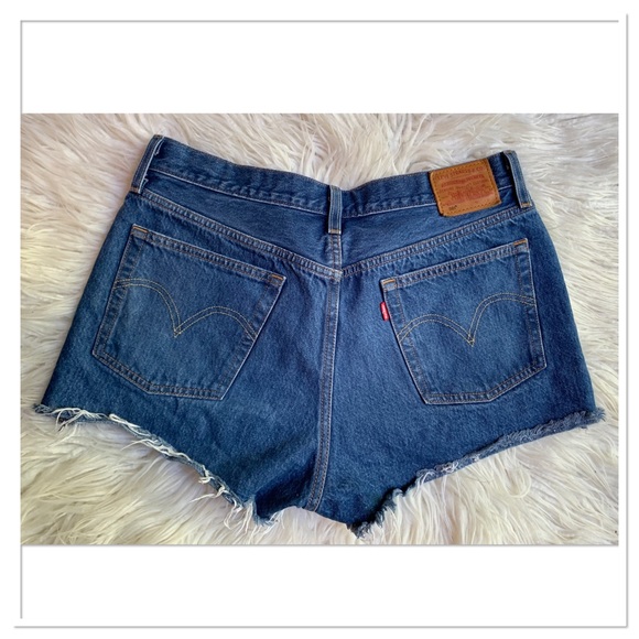 Levi’s 501 Classic Button Fly High Rise Raw Hem Cut Off Jean Shorts Blue 31 - Picture 6 of 11